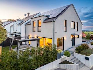 Fertighaus Satteldach Klassik 154 von LUXHAUS, Satteldach-Klassiker Außenansicht 1