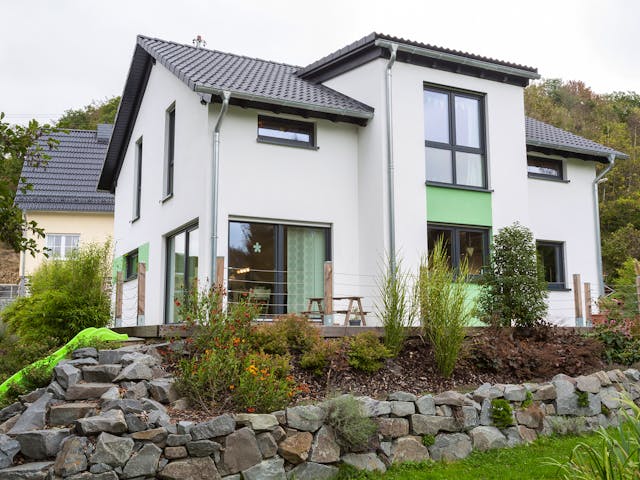 Fertighaus Fortuna von Büdenbender Hausbau, Satteldach-Klassiker Außenansicht 1 Fertighaus Fortuna von Büdenbender Hausbau, Satteldach-Klassiker Außenansicht 1