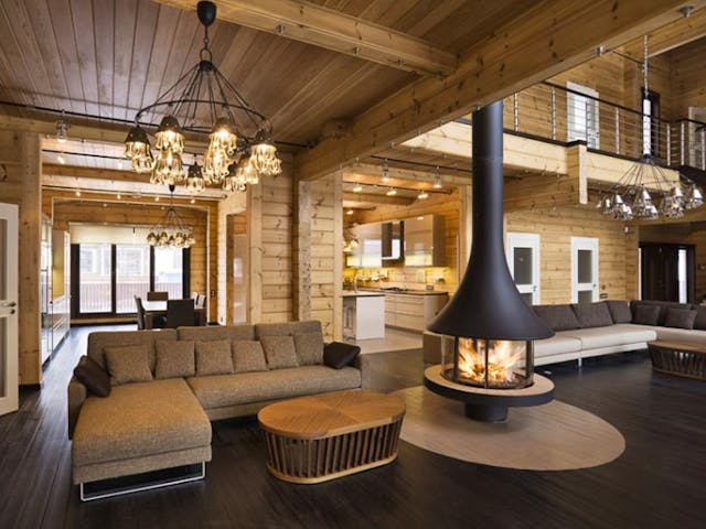 Traditionelles Blockhaus innen modern eingerichtet