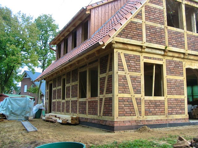 Fachwerkhaus beim Bau