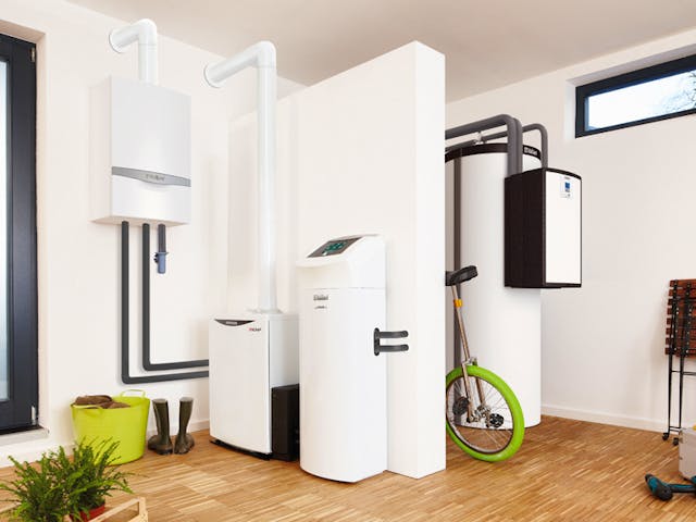 Ein kleines Kraftwerk im eigenen Keller: Dieses Mikro-BHKW (Blockheizkraftwerk) erzeugt aus Gas gleichzeitig Strom und Wärme – nach dem Prinzip der Kraft-Wärme-Kopplung. Foto: Vaillant