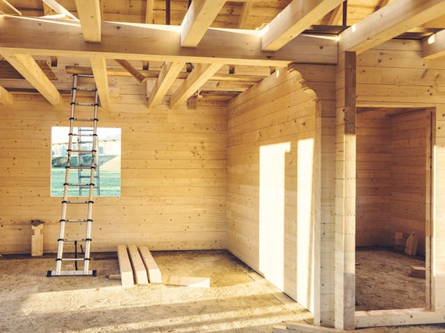 Holzhaus_Massivholzbau_iStock_vitranc