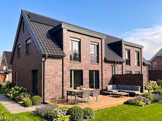 Massivhaus DHH Satteldach von AMR-Wohnbau Schlüsselfertig ab 272000€, Satteldach-Klassiker Außenansicht 1