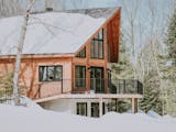 Modernes Chalet im Tiefschnee