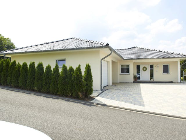 Fertighaus Cilia von Fingerhut Haus Schlüsselfertig ab 474890€, Bungalow Außenansicht 1