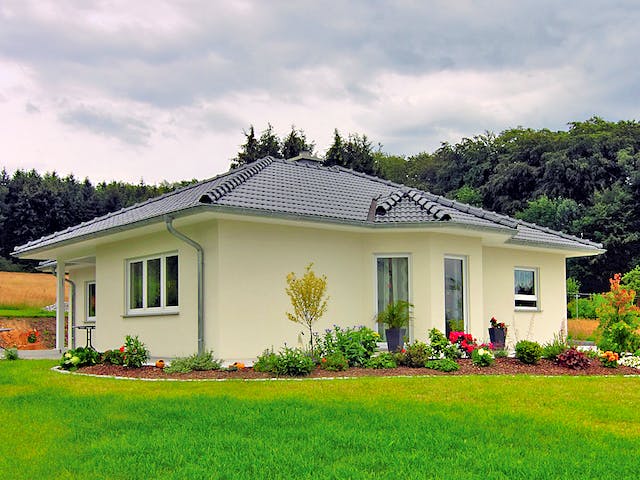 Fertighaus Loko von Fingerhut Haus Schlüsselfertig ab 374520€, Bungalow Außenansicht 2