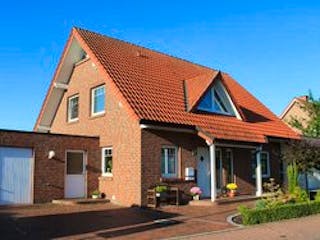 csm_Klinker_Klinkerhaus_Satteldach_Liste_AdobeStock_MaBiCeLeTa_46c12c48ee.jpg