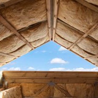 Mineralwolle, Dachboden mit offenem Giebel, Foto: brizmaker / stock.adobe.com