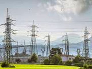 Strom, Hochspannungsleitungen, Energie selbst erzeugen, Foto: miklajn / iStock Strom, Hochspannungsleitungen, Energie selbst erzeugen, Foto: miklajn / iStock
