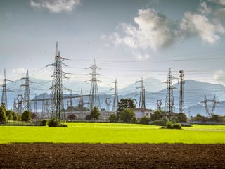 csm_Strom_Hochspannungsleitung_iStock_mikolajn_e5c8994ece.jpg
