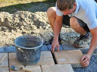 csm_Terrassenplatten_verlegen_Joern_Buchheim_519fc6d956.jpg
