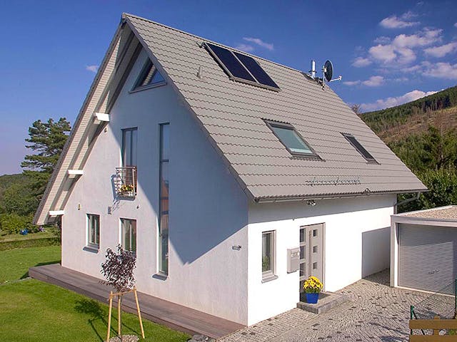 Fertighaus Britta (KfW-Effizienzhaus 40 EE) von Dammann-Haus Schlüsselfertig ab 310500€, Satteldach-Klassiker Außenansicht 1
