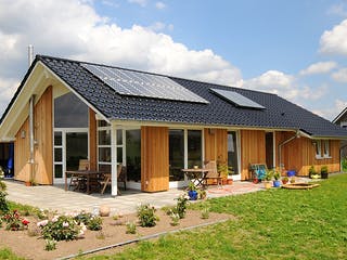Fertighaus Natalie 3 (KfW-Effizienzhaus 40 EE) von Dammann-Haus Schlüsselfertig ab 320300€, Bungalow Außenansicht 1