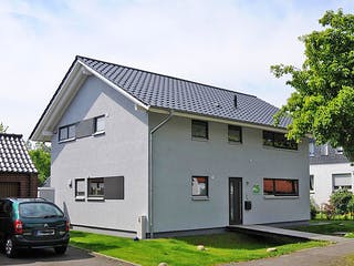 Fertighaus Nicole (KfW-Effizienzhaus 40 EE) von Dammann-Haus Schlüsselfertig ab 311700€, Satteldach-Klassiker Außenansicht 3