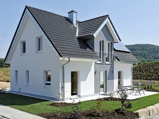 Massivhaus ICON 3+ mit Quergiebel von Dennert Massivhaus Ausbauhaus ab 264988€, Satteldach-Klassiker Außenansicht 1
