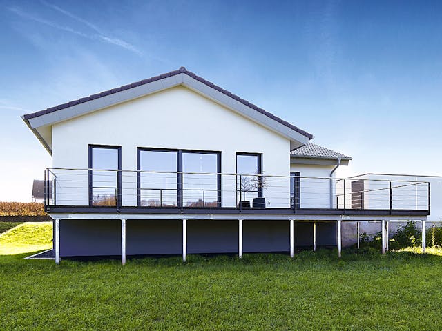 Massivhaus ICON Winkelbungalow von Dennert Massivhaus Ausbauhaus ab 270370€, Bungalow Außenansicht 1