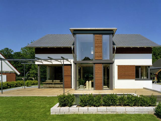 Blockhaus D168 MH Bad Vilbel von Frammelsberger Holzbau, Satteldach-Klassiker Außenansicht 1