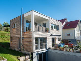 Blockhaus D109 Fehlings-Kopfmann von Frammelsberger R. Ingenieur-Holzbau, Cubushaus Außenansicht 1