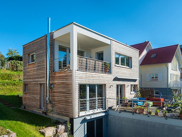 Blockhaus D109 Fehlings-Kopfmann von Frammelsberger Holzbau, Cubushaus Außenansicht 1