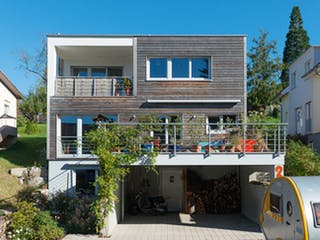 Blockhaus D109 Fehlings-Kopfmann von Frammelsberger Holzbau, Cubushaus Außenansicht 2