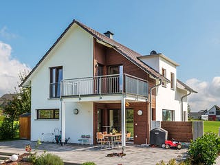 Blockhaus D140 Sinn von Frammelsberger R. Ingenieur-Holzbau, Satteldach-Klassiker Außenansicht 1