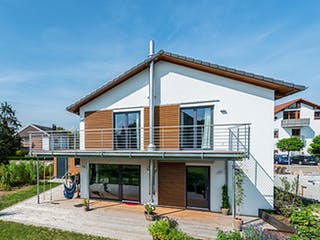 Blockhaus D146 Köstler von Frammelsberger Holzbau, Satteldach-Klassiker Außenansicht 2