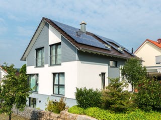 Blockhaus D176 Becker von Frammelsberger Holzbau, Satteldach-Klassiker Außenansicht 3