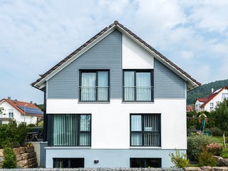 Blockhaus D176 Becker von Frammelsberger Holzbau, Satteldach-Klassiker Außenansicht 4