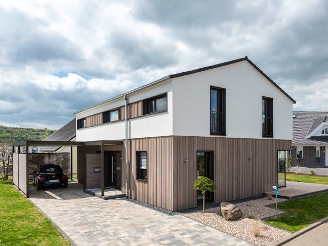 Blockhaus D183 MH Mülheim-Kärlich von Frammelsberger Holzbau, Satteldach-Klassiker Außenansicht 1