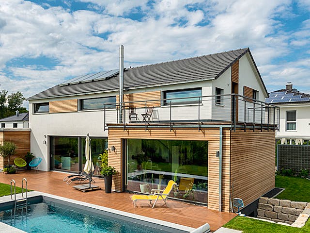 Blockhaus D188 Hertfelder‐Siegel von Frammelsberger R. Ingenieur-Holzbau, Satteldach-Klassiker Außenansicht 1