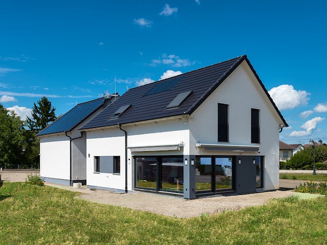 Blockhaus D282 Kocher von Frammelsberger Holzbau, Satteldach-Klassiker Außenansicht 1