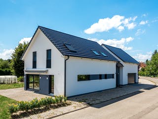 Blockhaus D282 Kocher von Frammelsberger Holzbau, Satteldach-Klassiker Außenansicht 2