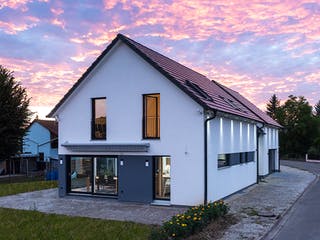 Blockhaus D282 Kocher von Frammelsberger Holzbau, Satteldach-Klassiker Außenansicht 3