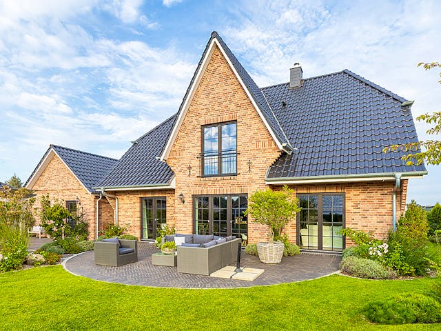 Massivhaus Friesenhaus 200 von ECO System HAUS Schlüsselfertig ab 425900€, Satteldach-Klassiker Außenansicht 1 Massivhaus Friesenhaus 200 von ECO System HAUS Schlüsselfertig ab 425900€, Satteldach-Klassiker Außenansicht 1