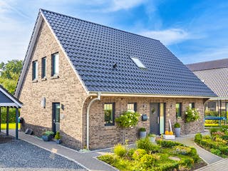 Massivhaus Vario-Haus 130 von ECO System HAUS Schlüsselfertig ab 282700€, Satteldach-Klassiker Außenansicht 1