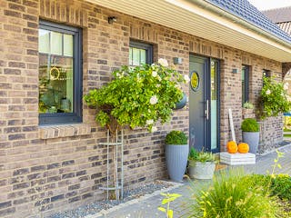 Massivhaus Vario-Haus 130 von ECO System HAUS Schlüsselfertig ab 282700€, Satteldach-Klassiker Außenansicht 3