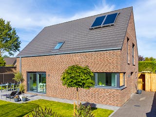 Massivhaus Vario-Haus 140 von ECO System HAUS Schlüsselfertig ab 286000€, Satteldach-Klassiker Außenansicht 2