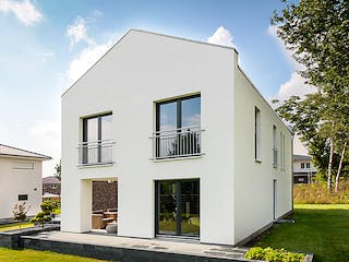 Massivhaus Bauhaus-Modern Classic 140 von ECO System HAUS Schlüsselfertig ab 358000€, Satteldach-Klassiker Außenansicht 2