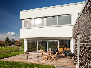 Massivhaus Bauhaus-Modern Classic 180 von ECO System HAUS Schlüsselfertig ab 513400€, Cubushaus Außenansicht 4