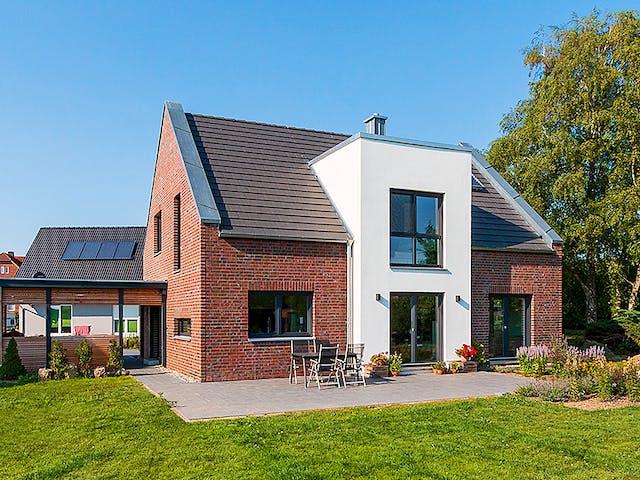 Massivhaus Giebelhaus 170 von ECO System HAUS, Satteldach-Klassiker Außenansicht 1