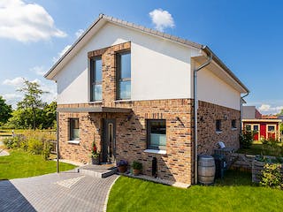 Massivhaus Scheunenhaus 130 von ECO System HAUS Schlüsselfertig ab 310900€, Satteldach-Klassiker Außenansicht 2