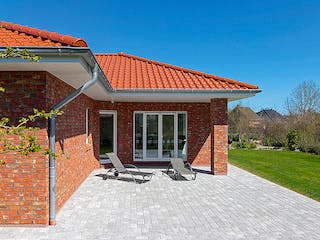 Massivhaus Winkelbungalow 135 von ECO System HAUS Schlüsselfertig ab 305000€, Bungalow Außenansicht 4