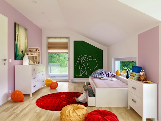 Innenansicht Dachgeschoss eines 1,5-geschossigen Einfamilienhauses mit hohem Kniestock von Bien-Zenker: Die flache Dachneigung in Kombination mit hohem Drempel bietet viel Wohnkomfort im Obergeschoss.