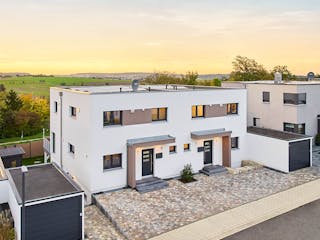 Fertighaus Dreifamilienhaus Troglia von Fertighaus WEISS - Mehrfamilienhäuser Schlüsselfertig ab 859943€, Außenansicht 3