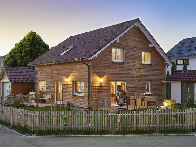 Fertighaus Haus Schmahlfeldt von Fertighaus WEISS Schlüsselfertig ab 440982€, Satteldach-Klassiker Außenansicht 1