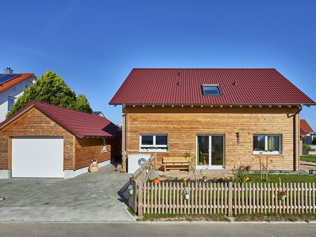 Fertighaus Haus Schmahlfeldt von Fertighaus WEISS Schlüsselfertig ab 440982€, Satteldach-Klassiker Außenansicht 2