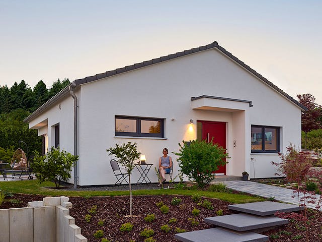Fertighaus Haus CR von WEISS Holzhaus Schlüsselfertig ab 270693€, Bungalow Außenansicht 1