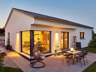 Fertighaus Haus CR von Fertighaus WEISS Schlüsselfertig ab 270693€, Bungalow Außenansicht 2