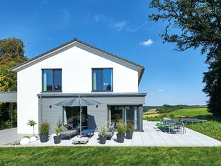 Fertighaus Haus Faber von Fertighaus WEISS Schlüsselfertig ab 539274€, Satteldach-Klassiker Außenansicht 2
