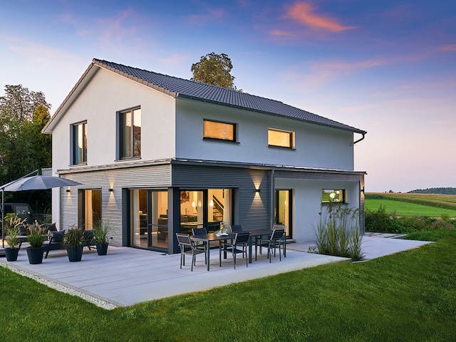 Fertighaus Haus Faber von Fertighaus WEISS Schlüsselfertig ab 539274€, Satteldach-Klassiker Außenansicht 1